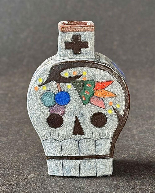 Shimura Noriyuki Skull-shaped sake bottle with allegorical illustrations